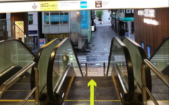 吉祥寺駅公園口エスカレーター